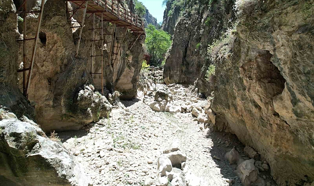 Çal Kısık Kanyonu Menderes'in kurumasıyla tüm ihtişamını kaybetti