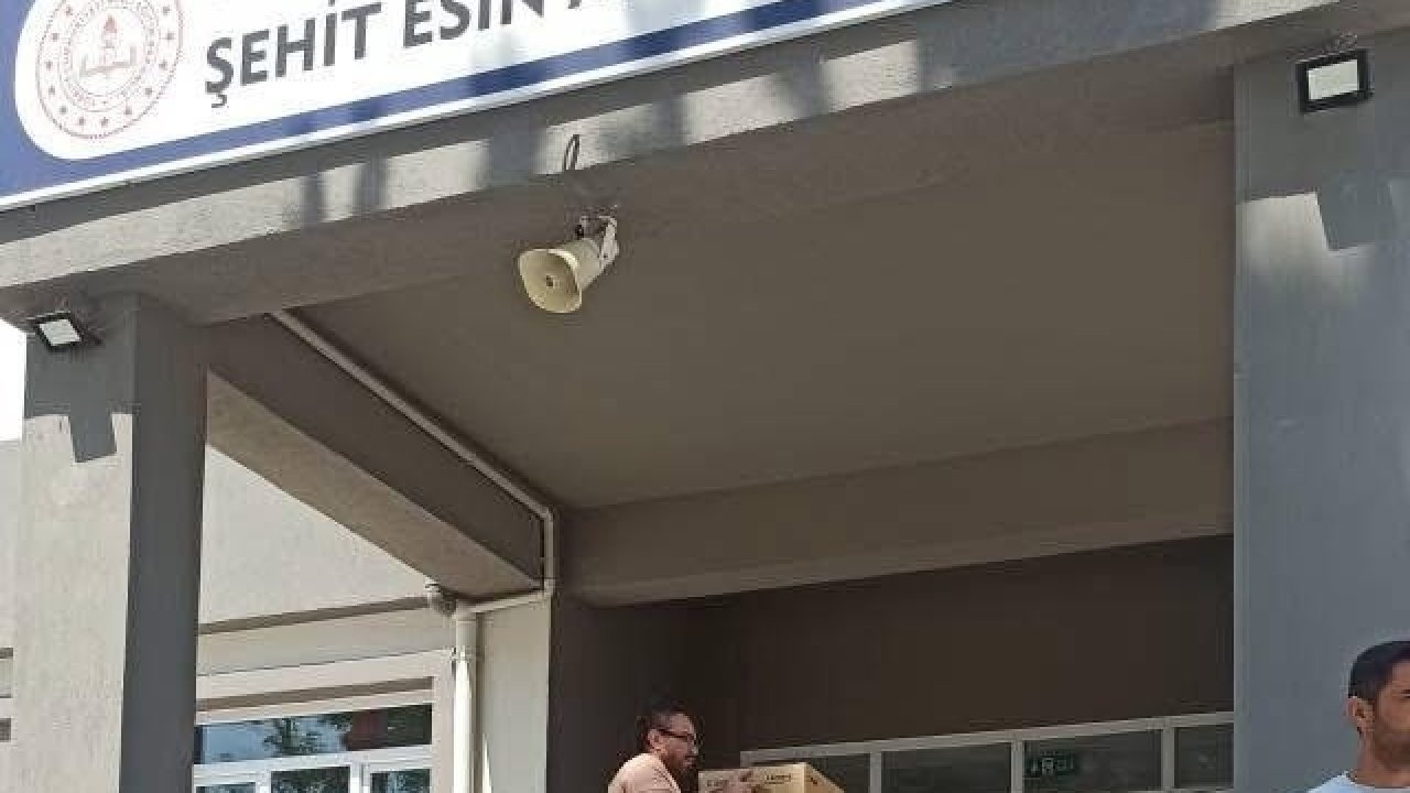 Sarıgöl’de yapımı tamamlanan iki okula yeni araçlar gönderildi