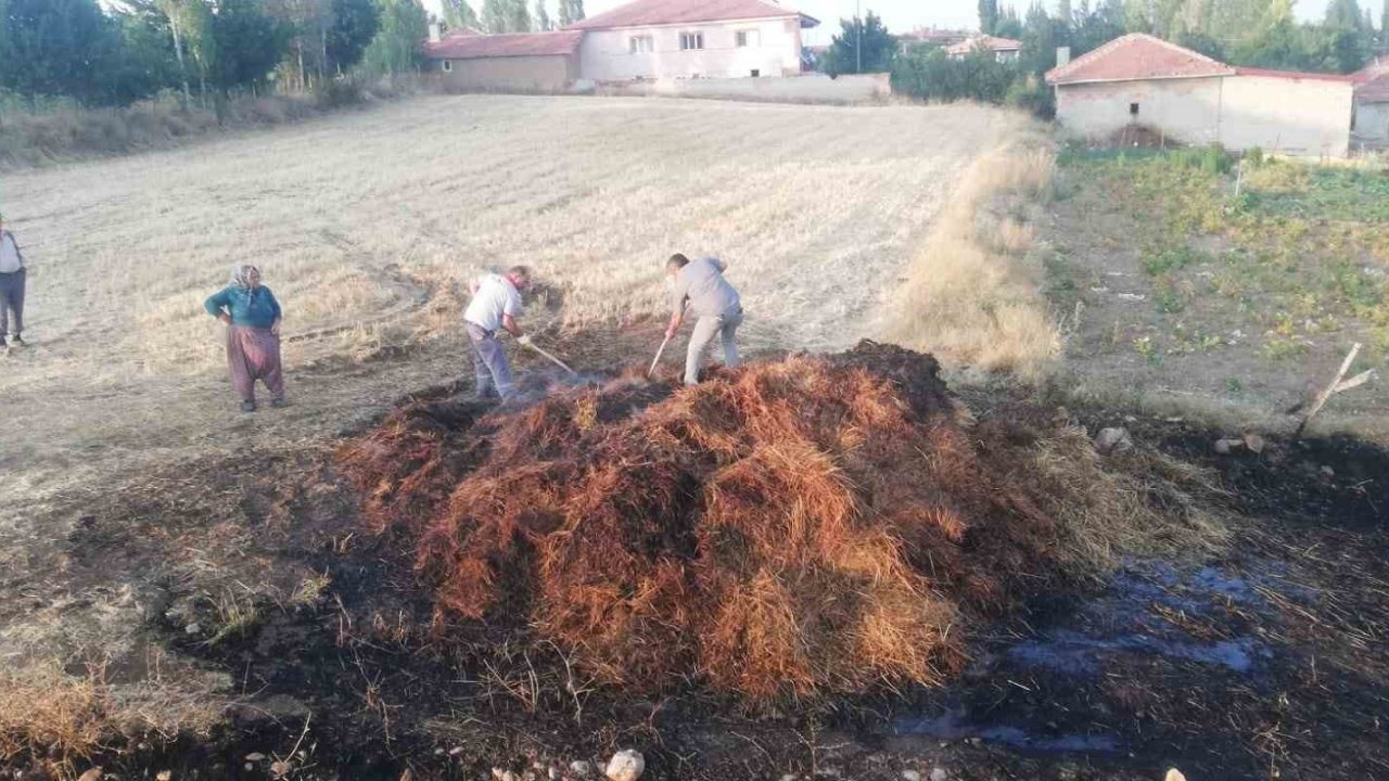Çorum’da tarlada çıkan yangında 300 adet balya kül oldu