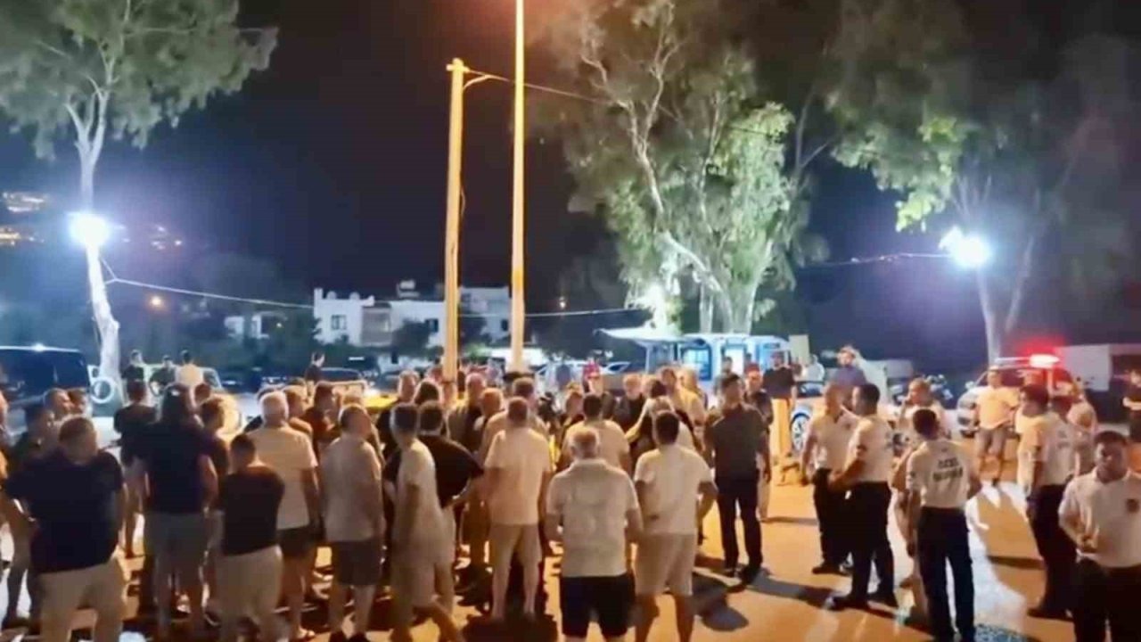 Bodrum’da taksicilerle VIP minibüsçüler birbirine girdi: 150 taksici caddeyi trafiğe kapattı