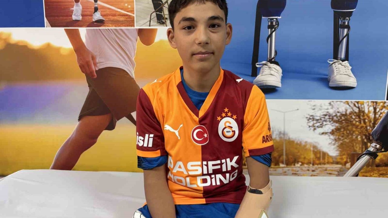 Doğuştan kolu olmayan Mehmet Efe’nin hem kolu takıldı hem de en büyük hayali gerçekleşti