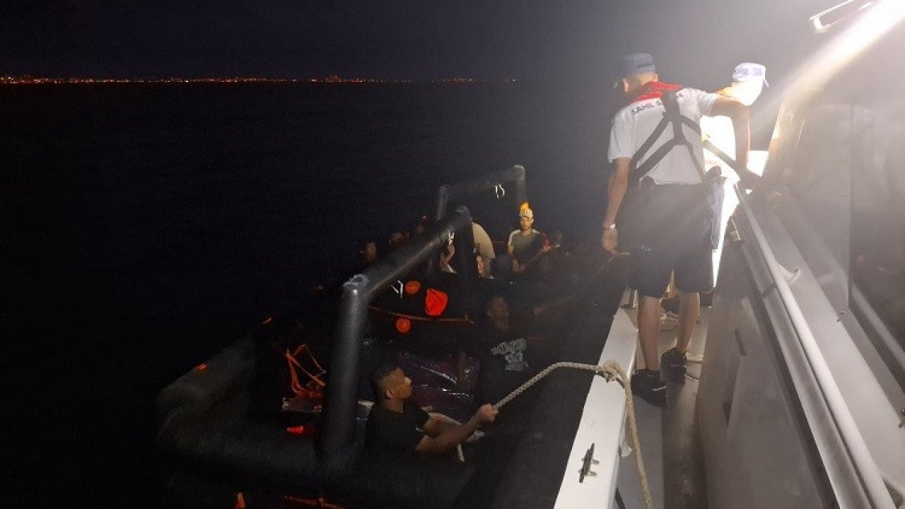 Kuşadası  açıklarında 21 düzensiz göçmen kurtarıldı