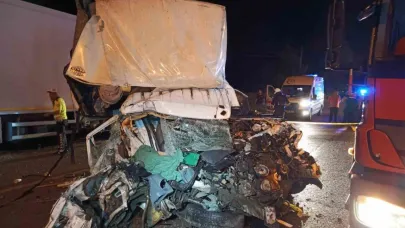 Samsun’da kamyonet park halindeki tıra çarptı: 1 ölü, 1 yaralı