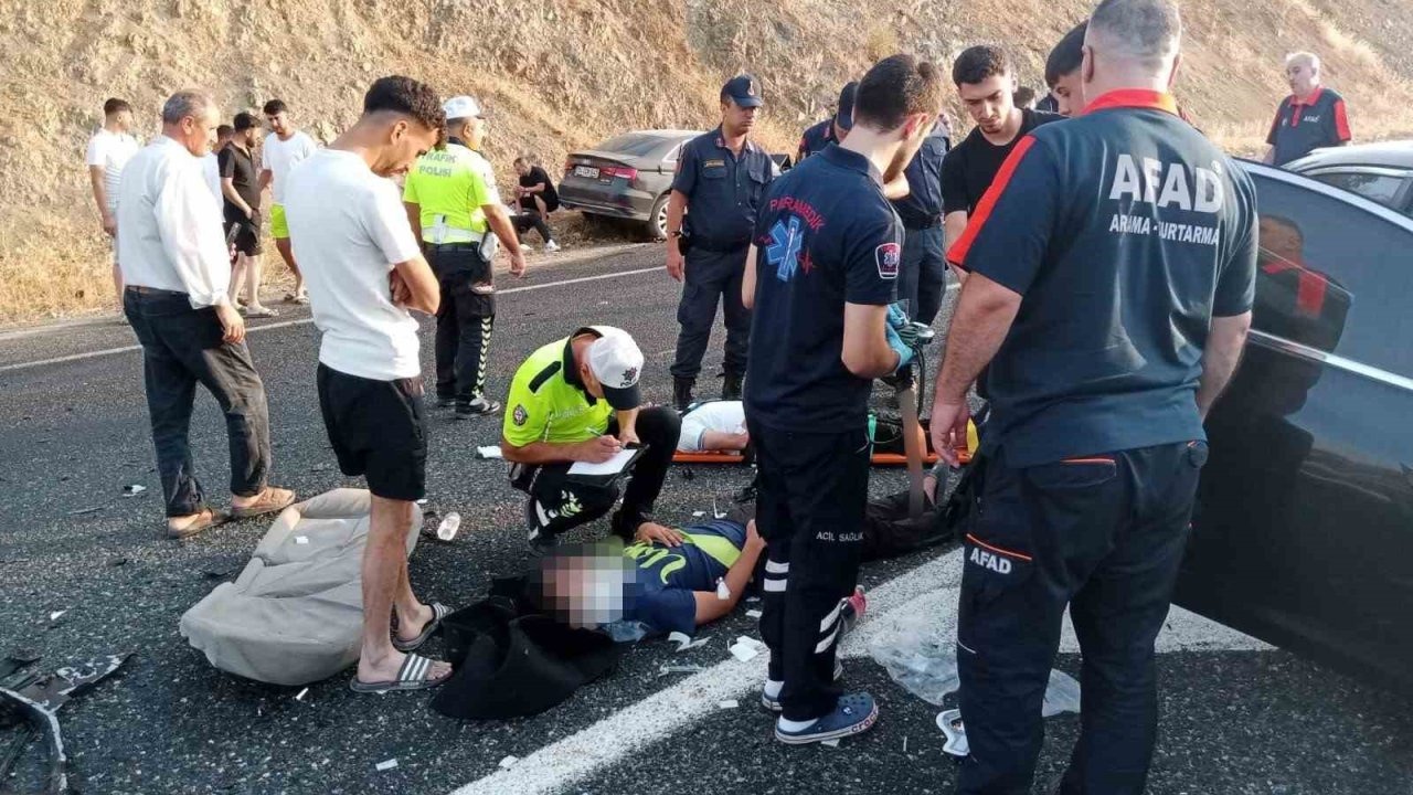 Elazığ’da otomobiller çarpıştı: 1’i ağır 6 yaralı