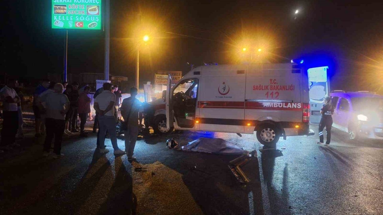 Otomobille çarpışan motosikletin genç sürücüsü hayatını kaybetti