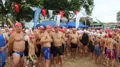 İzmit Körfezi’nde nefesler tutuldu: 343 kişi aynı anda 2 bin 600 metre kulaç attı