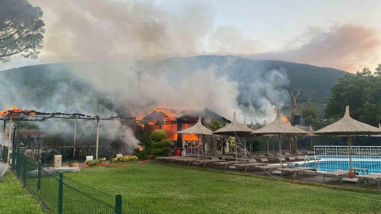 Erdek’te otelde yangın