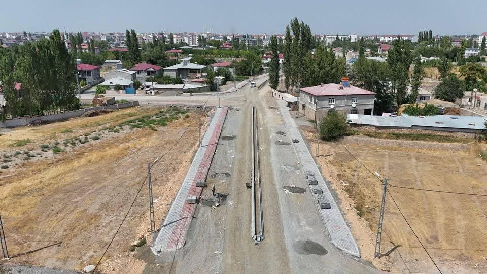 Iğdır Belediyesi Aktaş Caddesi’nde Refüj Çalışmalarına Devam Ediyor