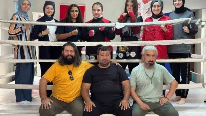 Kuruluş Osman oyuncuları Manisa Muaythai Eğitim Merkezi’ni ziyaret etti