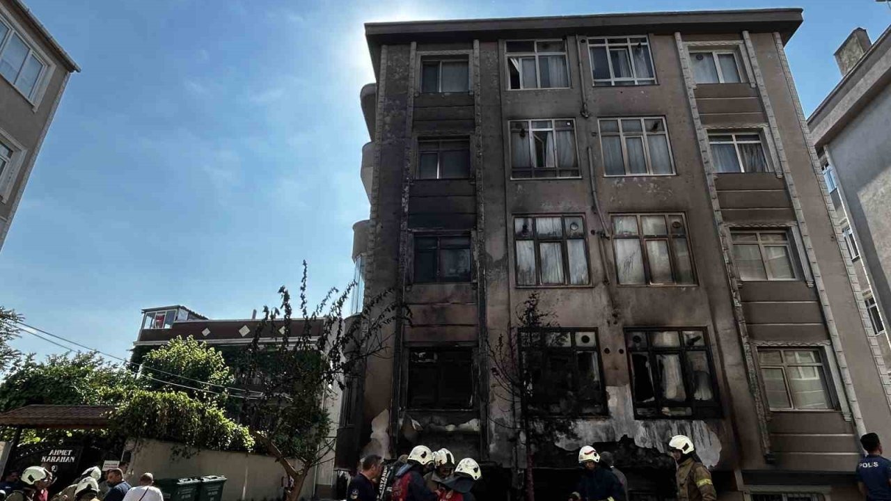 Fatih’te ilaç deposu alevlere teslim oldu