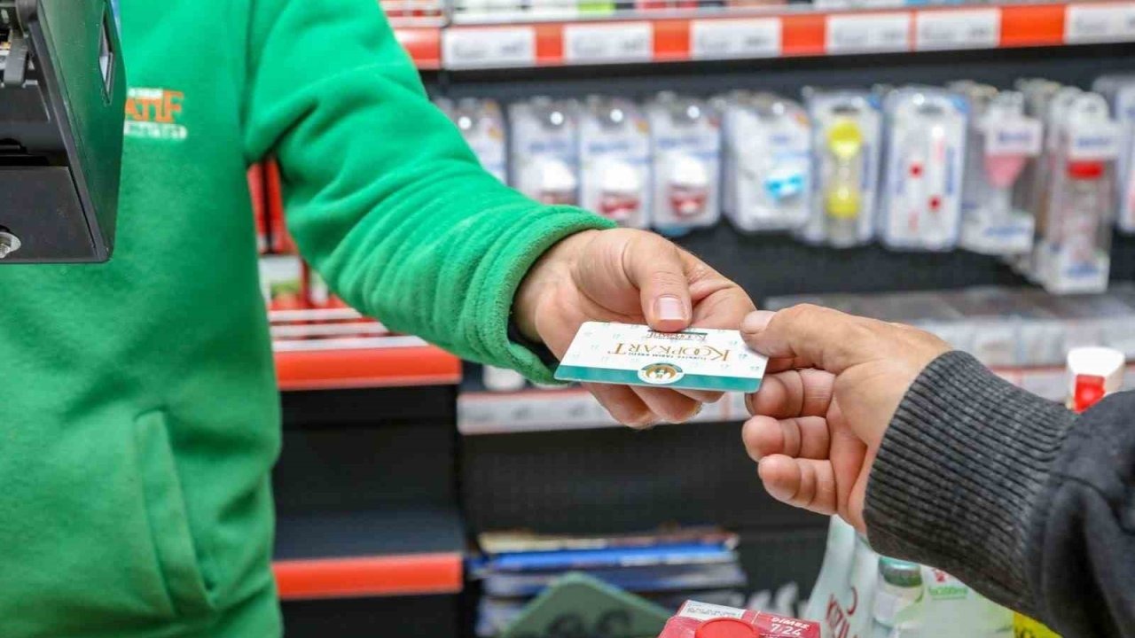 Van Büyükşehir Belediyesi bin 812 aileye sosyal kart dağıttı