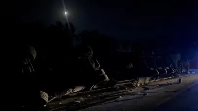 Kırıkhan’da devrilen tırın sürücüsü yaralandı