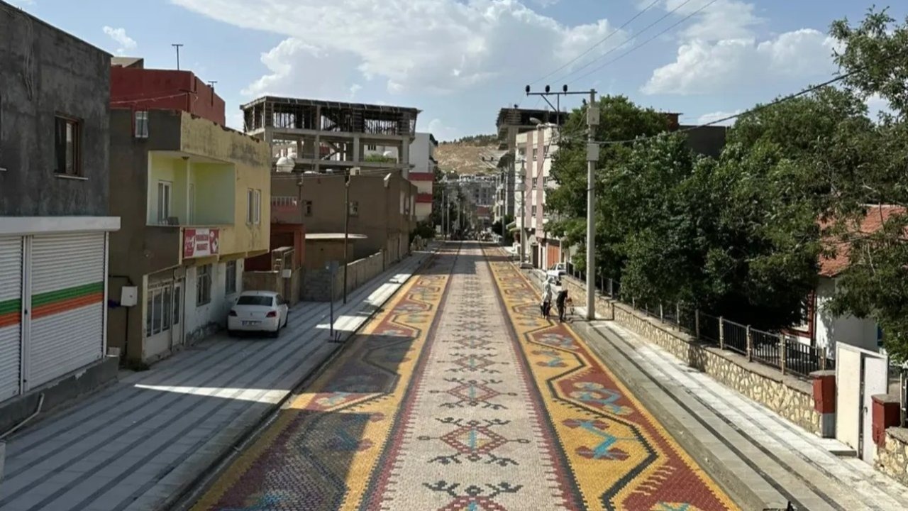 Mazıdağı’nda halı desenli yol ve bozuk yol dikkat çekiyor