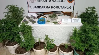 Isparta’da bir eve düzenlenen operasyonda esrar ve kenevir ele geçirildi