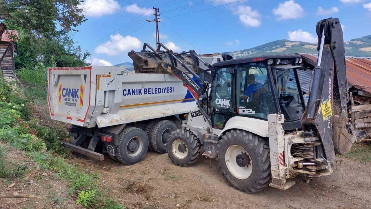 Canik’te merkez ve kırsalda yol çalışması