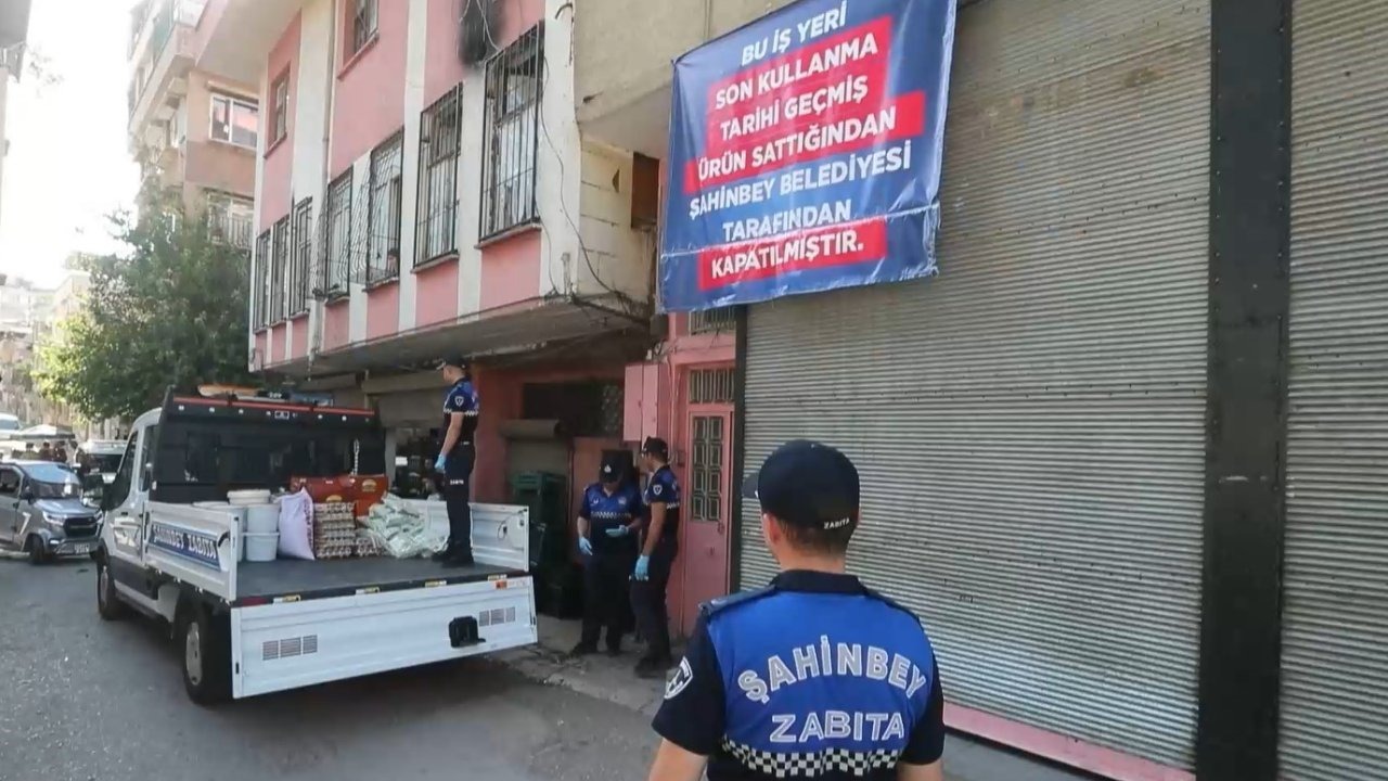 Zabıtaya saldıran esnaf tutuklandı, iş yerinde 418 kilogram tarihi geçmiş ürün tespit edildi