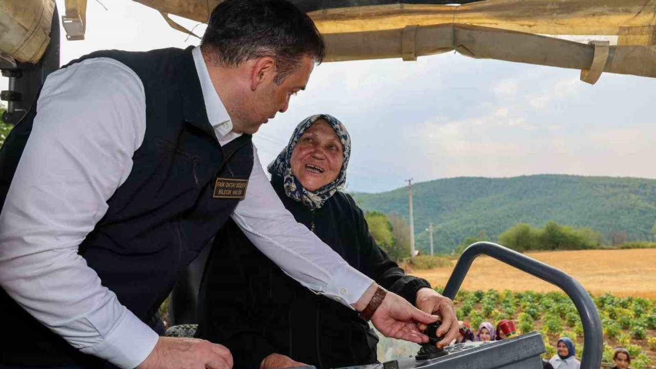 76 yaşında ilk kez vali gördü Fevziye teyzenin heyecanı gülümsetti