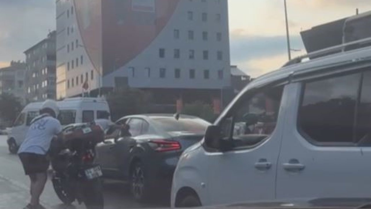 Şişli’de kazanın ardından sürücü diğer aracın sürücüsüne saldırdı: O anlar kamerada