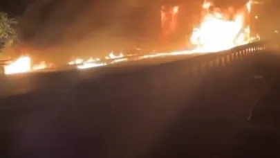 Tirebolu’da seyir halindeki tır alevlere teslim oldu