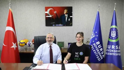 Bursa Büyükşehir Belediyespor Kadın Hentbol Takımı’nda imzalar atıldı