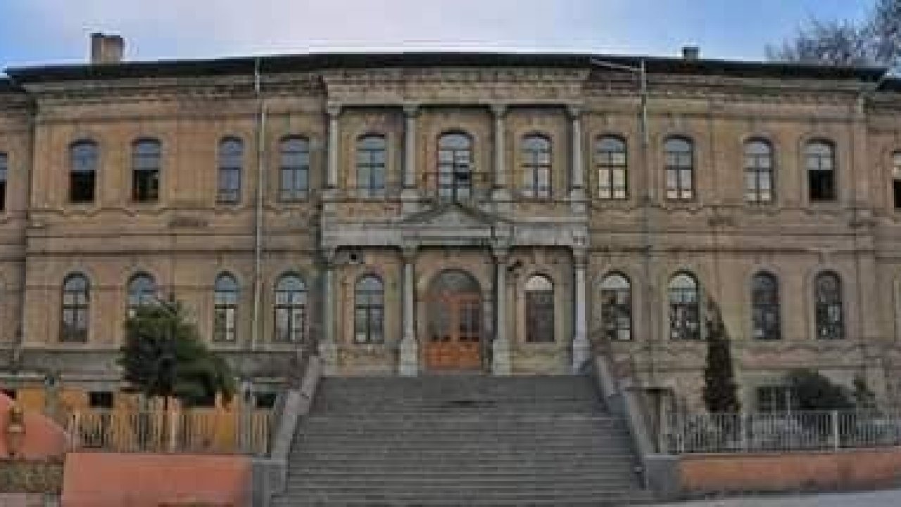 Kütahya Lisesi’nin tarihi taş binasına restorasyon