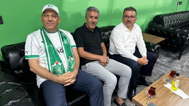 Rektör Gürel, Maça Formasıyla Geldi