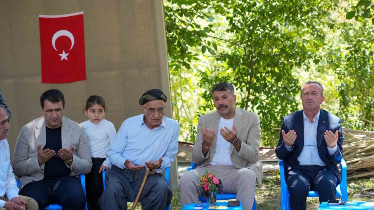 Vali Çelik, Şemdinli’de şehit ailelerini ziyaret etti