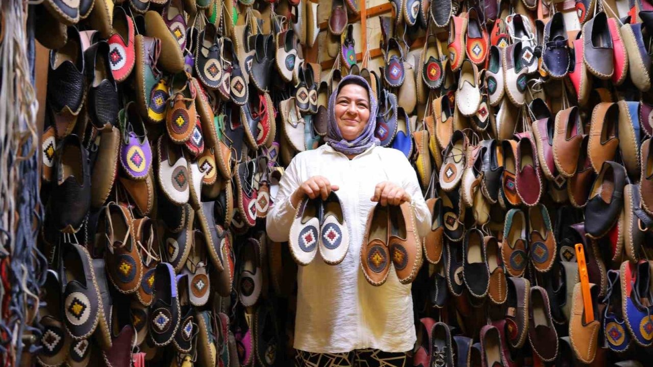 Dünyaca ünlü filmlerin kostümlerinde yer alan Maraş yemenisi üretimi sürüyor