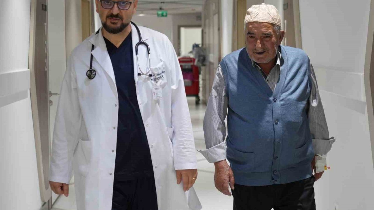 Günde 4 makineyle nefes alan hasta ’balon genişletme ve PRP’ tedavisi ile sağlığına kavuştu