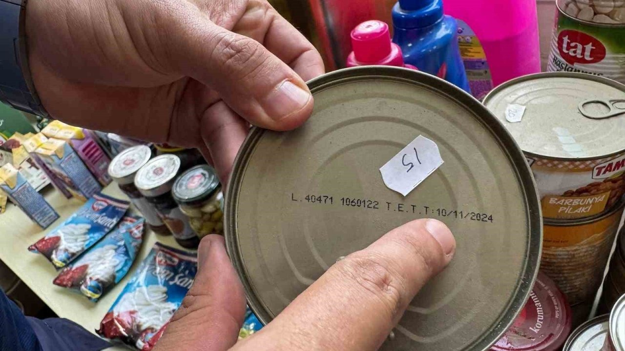 Tarsus’ta halk sağlığını tehdit eden 500 ürün ele geçirildi