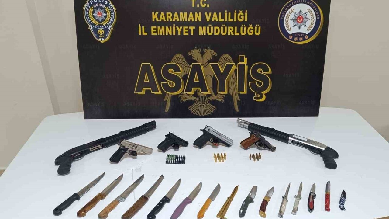 Karaman’da ruhsatsız silahlar ve bıçaklar ele geçirildi
