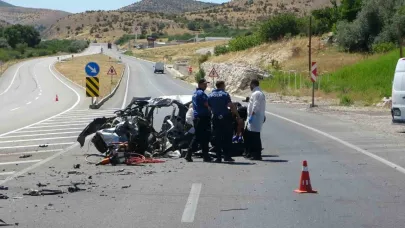 Malatya’da hafriyat kamyonu ile otomobil çarpıştı: 1 ölü, 2 yaralı