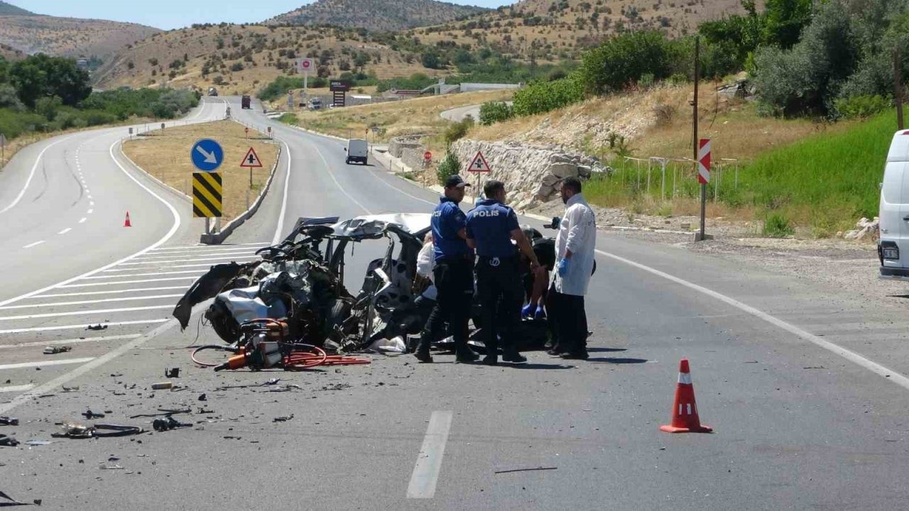 Malatya’da hafriyat kamyonu ile otomobil çarpıştı: 1 ölü, 2 yaralı