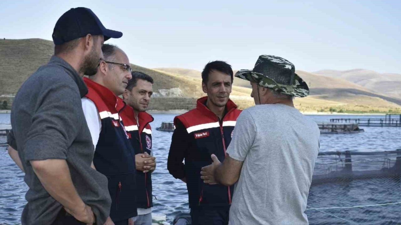 Bayburt’ta alabalık işletmesinde üretim yerinde incelendi