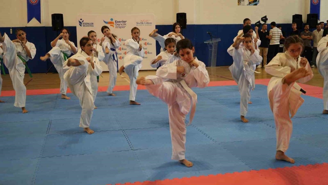Esenlerde Yaz okulu öğrencilerine kapanış töreni düzenlendi