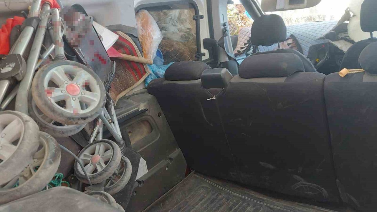 Ehliyetsiz genç kaza yaptı, araçtaki 3 kişi yaralandı