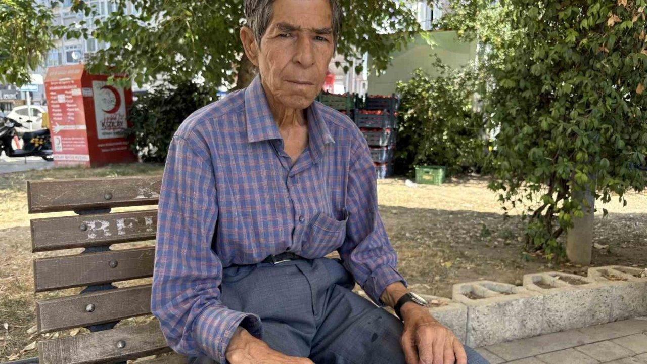 Merhum abisi Neşet Ertaş’la turnelerdeydi, şimdi sokaklarda