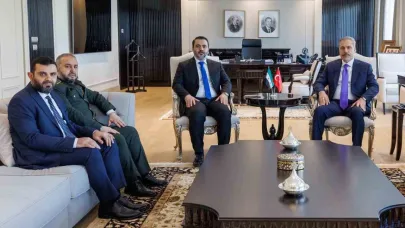 Bakan Fidan, Suriye Dışişleri Bakanı Şeybani ve Savunma Bakanı Kasra ile bir araya geldi