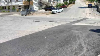 Sürücü fren yerine gaza bastı: 2 yaralı