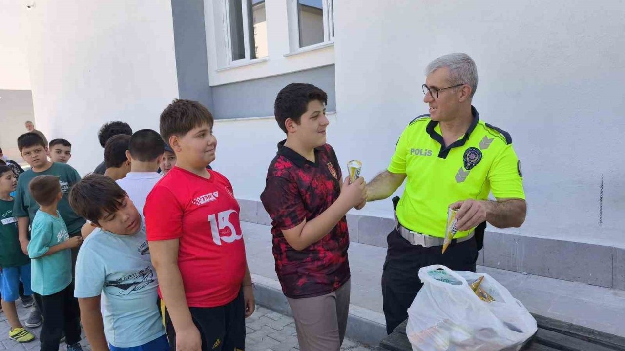 İl Emniyet Müdürlüğü tarafından trafik kuralları eğitimi verildi