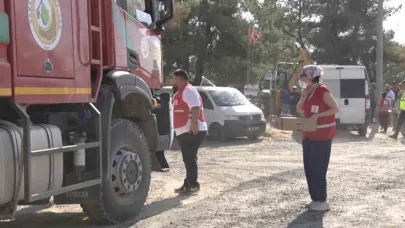 Çanakkale’de alevlerle mücadele eden ekip ve vatandaşlara Kızılay’dan yardım