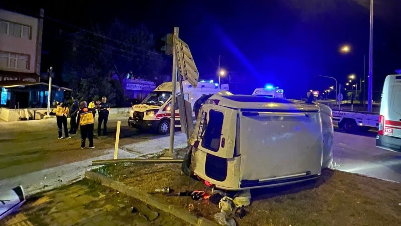 Amasya’da hafif ticari araç ile ambulans çarpıştı: 5 yaralı
