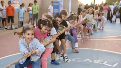 Çocuk şenlikleri ile miniklerin yüzü gülüyor