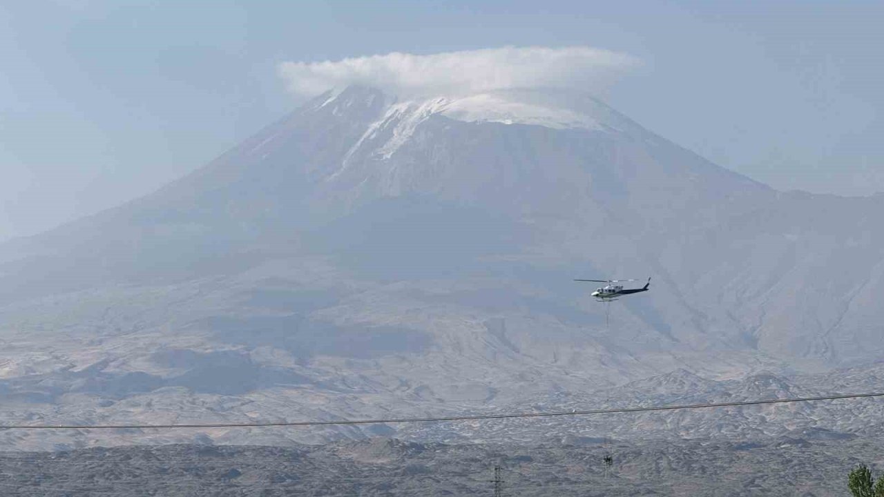Iğdır’da yüksek gerilim hatları için helikopterle korumalar takılıyor
