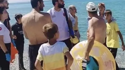 Van Gölü’nde boğulma tehlikesi geçiren baba ve oğul balıkçılar tarafından kurtarıldı