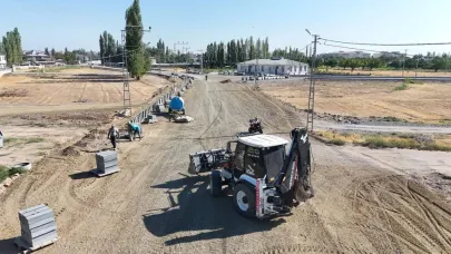 Iğdır Belediyesi’nden Özgür Mahallesi’nde Yol ve Kaldırım Çalışması