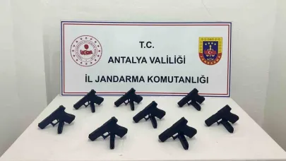 Antalya’da otomobilden 8 ruhsatsız tabanca çıktı