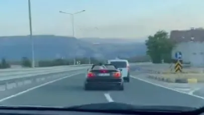 Sürekli şerit değiştirip trafiği tehlikeye attılar