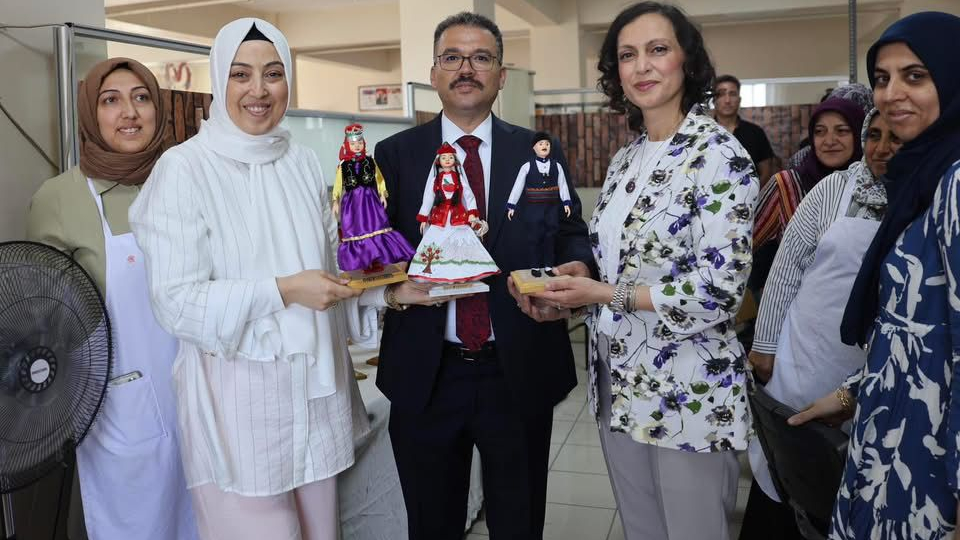 Vali Turan ve Eşi, Halk Eğitim Kurslarını Ziyaret Etti