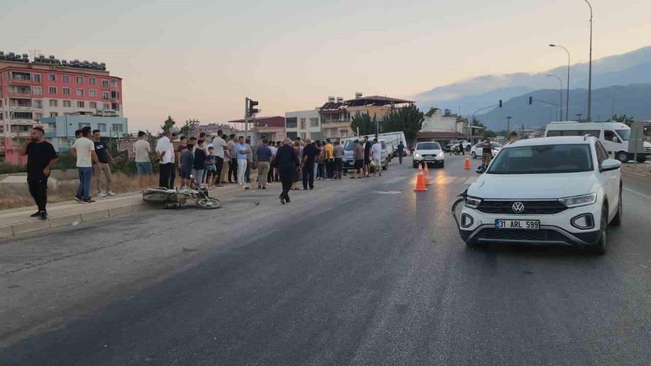 Otomobille çarpışan motosikletin sürücüsü öldü